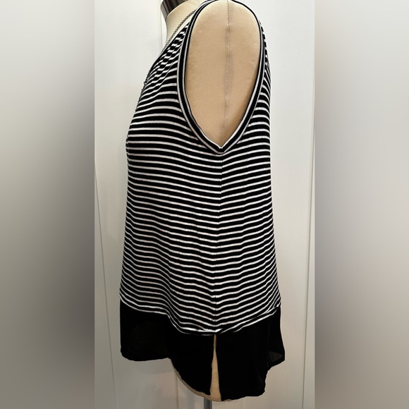 Striped Tahari Sleeveless Top With Chiffon Bottom Sz Medium - Picture 2 of 3
